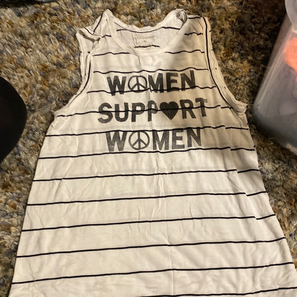 women support women✊🏻